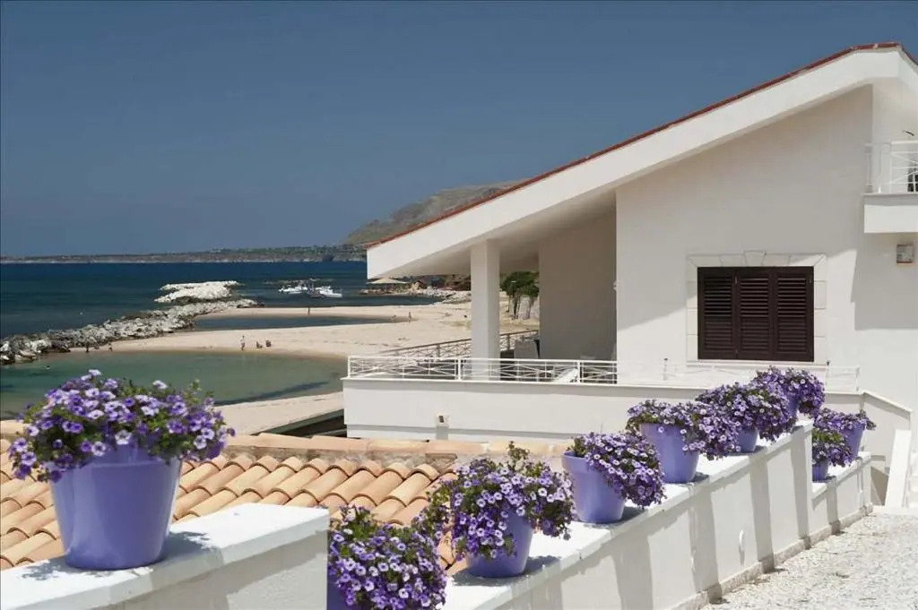 3 bedrooms appartement at Piano di Trappeto 1 m away from the beach with sea view furnished terrace and wifi