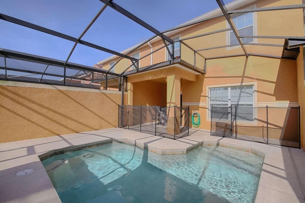 3085 Paradise Palms