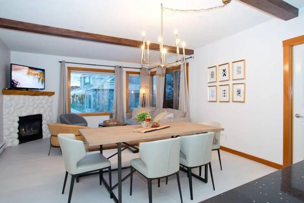 Pinnacle Mountain View Condo 3 Bed 2 Bath Downtown Canmore