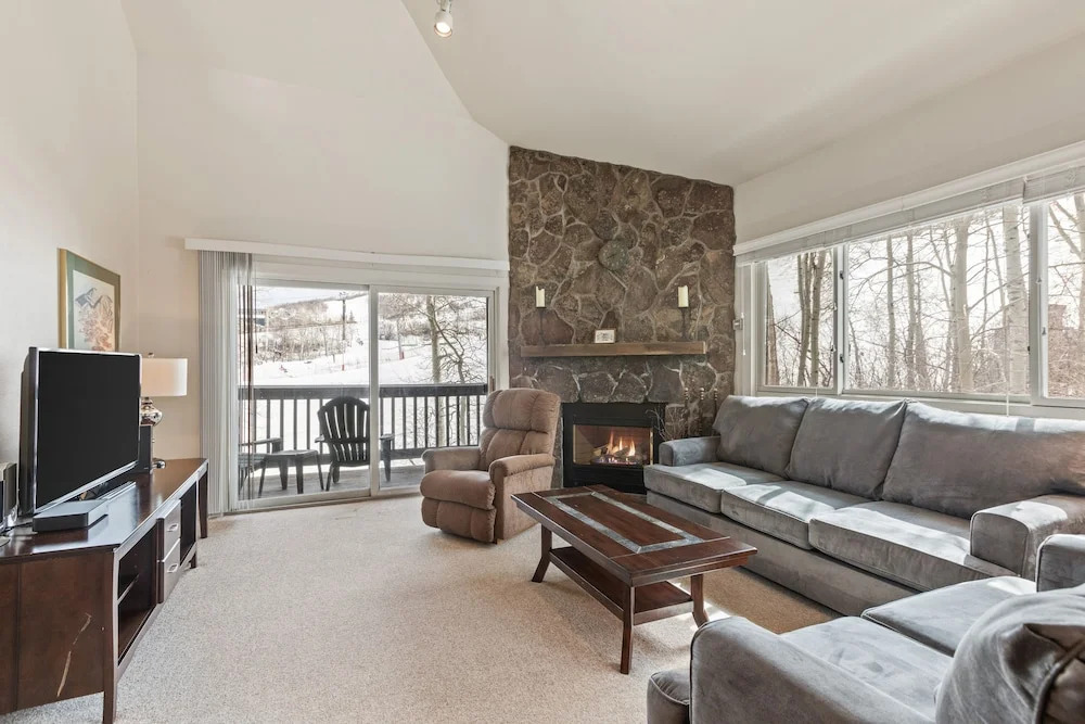 Snow Flower 130 2 Bedroom Condo by RedAwning