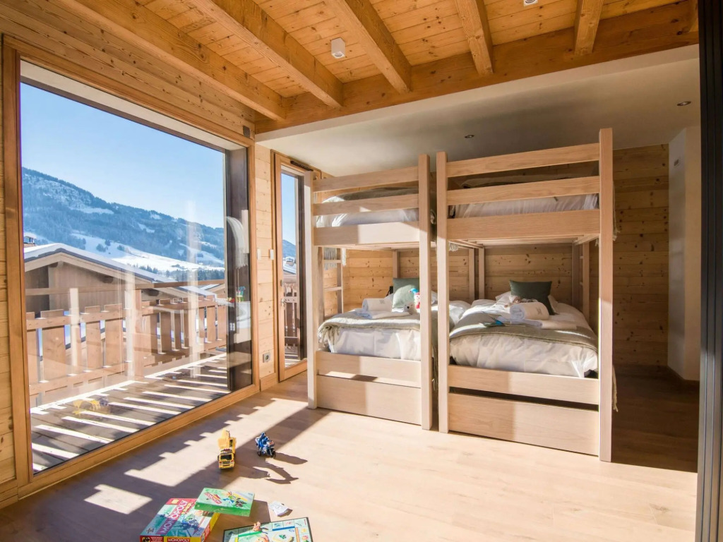 Nice chalet with fireplace in Megève, 1,5 km. from ski slope