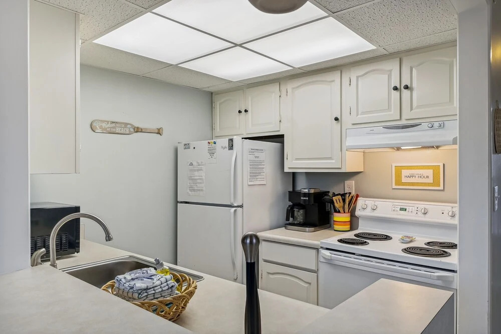 SPC 1034 is a Pet Friendly 1 BR with Free Beach Service for 2! by RedAwning