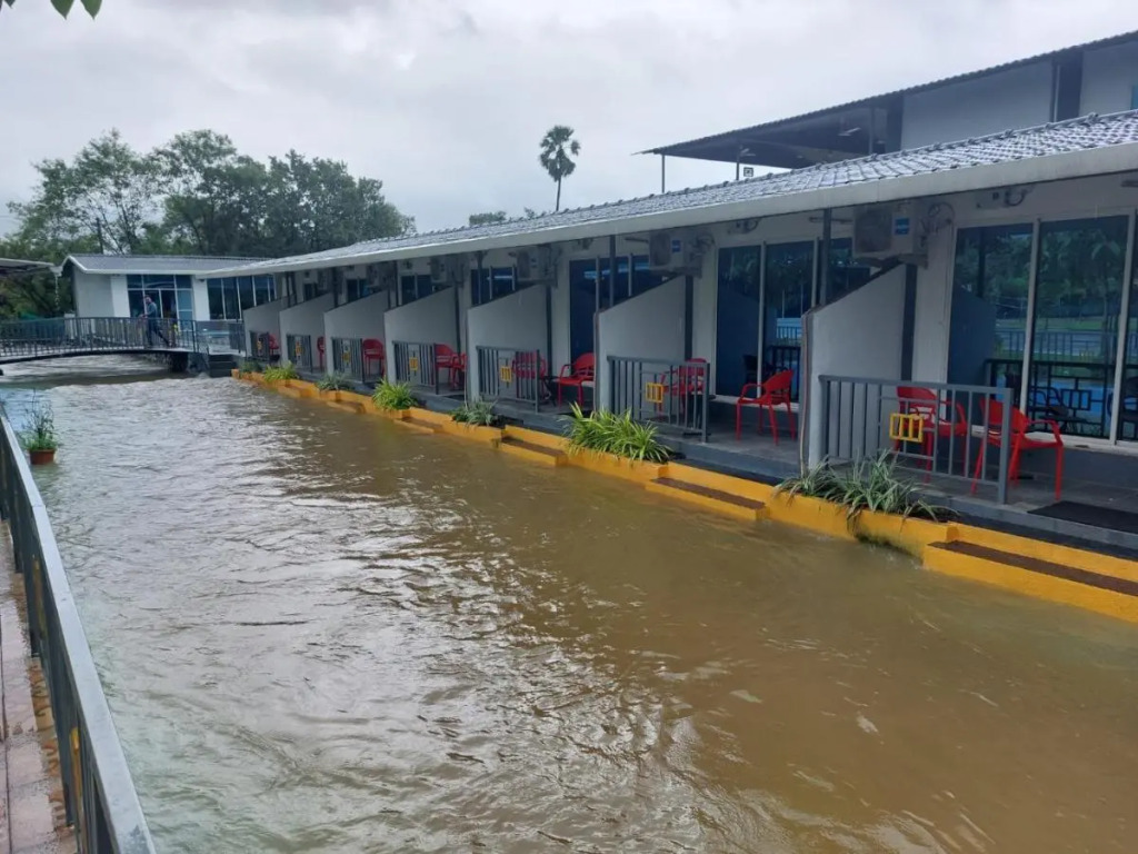 Canal Touch Resort