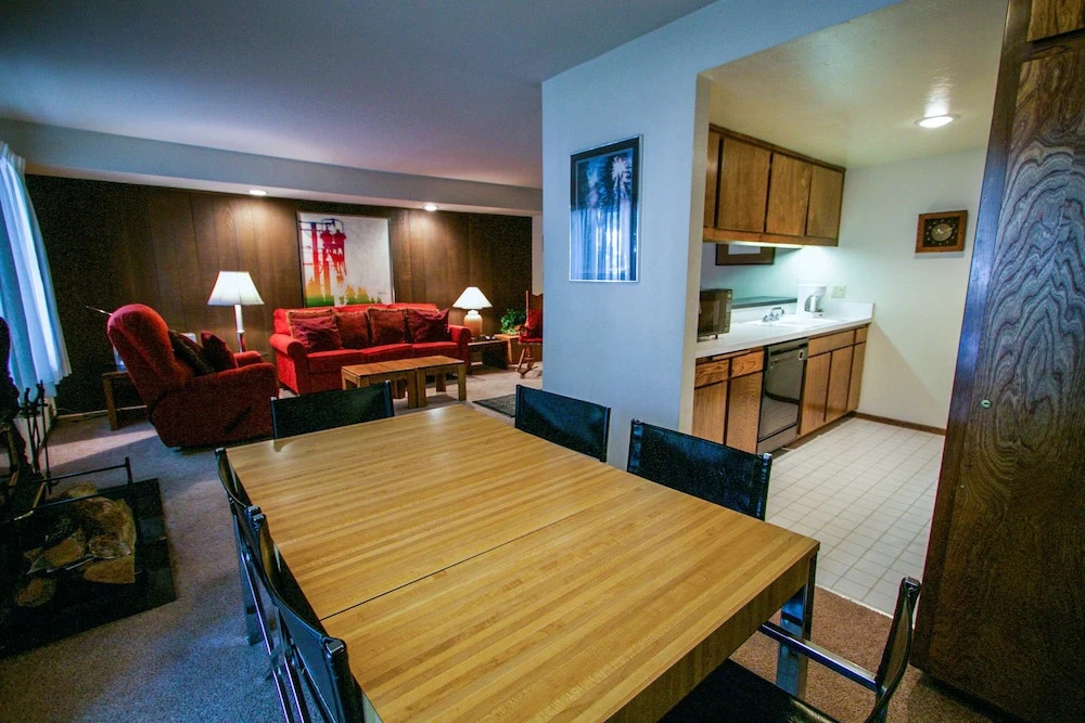 Horizons 4 189 Downtown Location On Shuttle Route, Great Complex Amenities by RedAwning