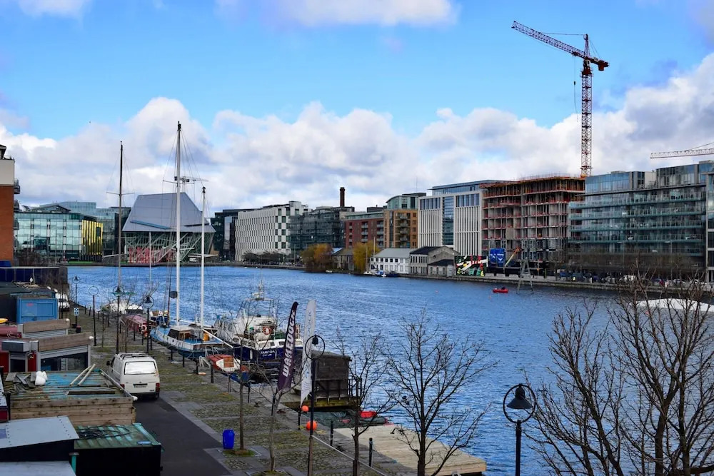 2 Bedroom Flat By The Canal