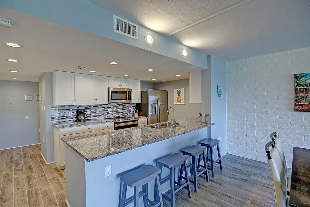 Salty Days Getaway 1 Bedroom Condo by Redawning