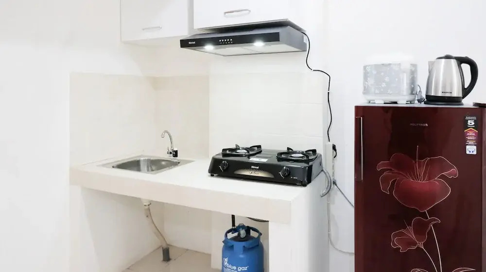 Homey 2BR at Puncak Permai Apartment By Travelio