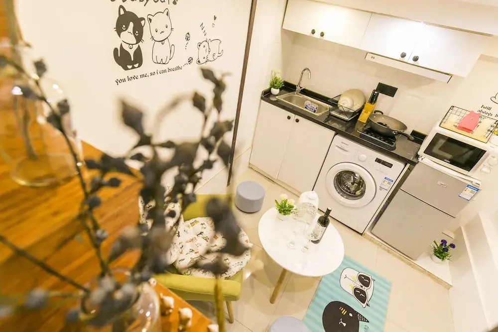 Hard Candy Apartment No.3
