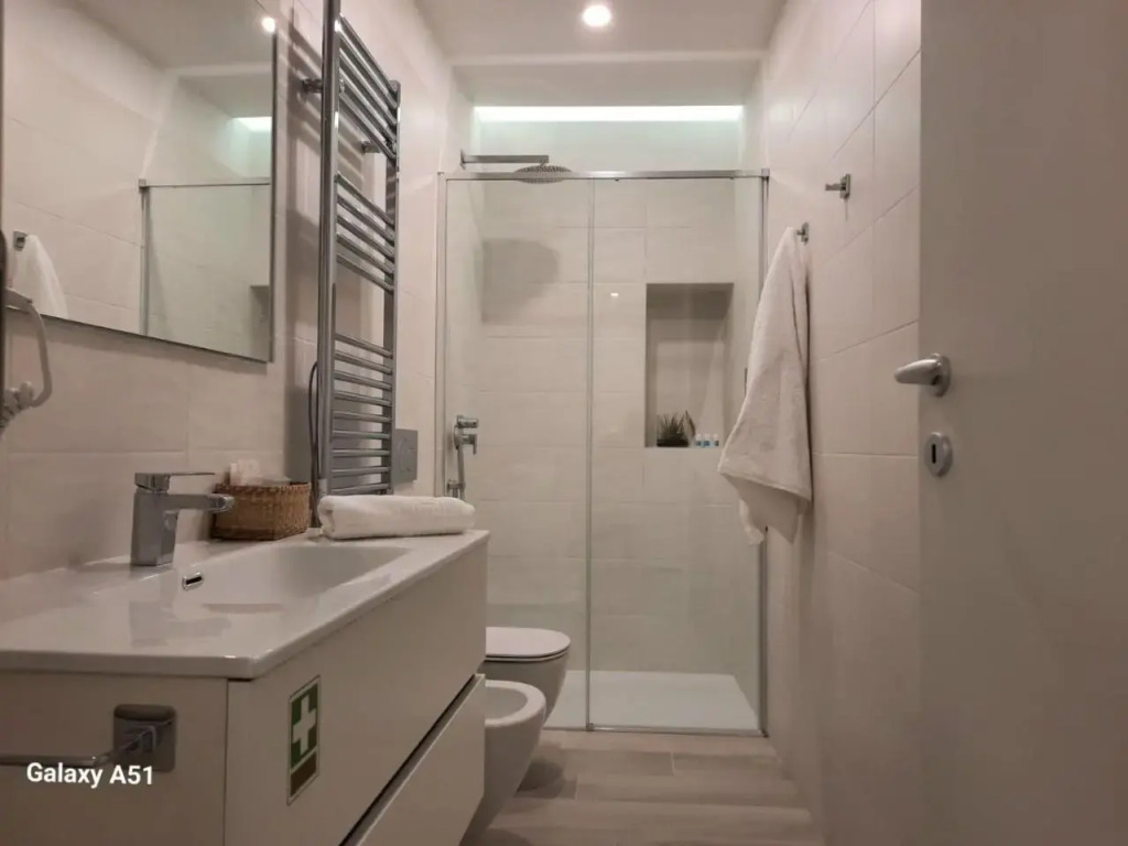 Unique 4 Storey House on Naviglio 4Bd, 4Bt