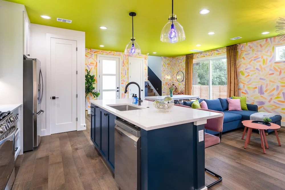 Eastside Home w Killer Yard - Golf  Pool  Firepit, Austin