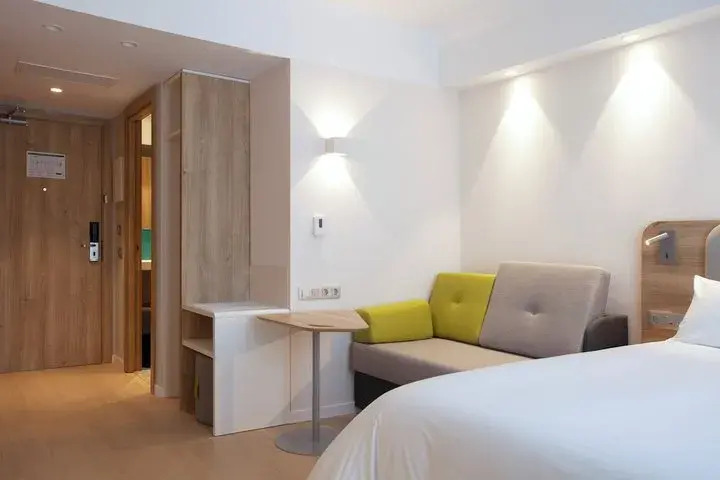 Holiday Inn Express & Suites Barcelona - Sabadell by IHG