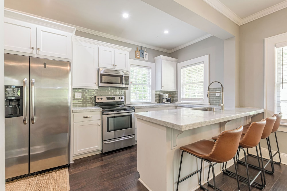 Luxury 5BR Retreat with Private Pool