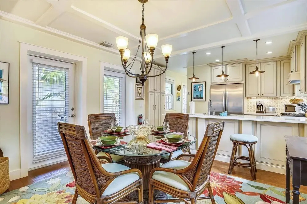 Paradise Palms by Avantstay Great Location w/ Outdoor Dining, BBQ Close to Higgs Beach Month Long Stays