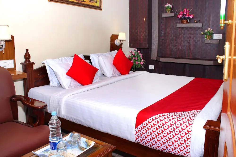 OYO 16541 Majestic Residency