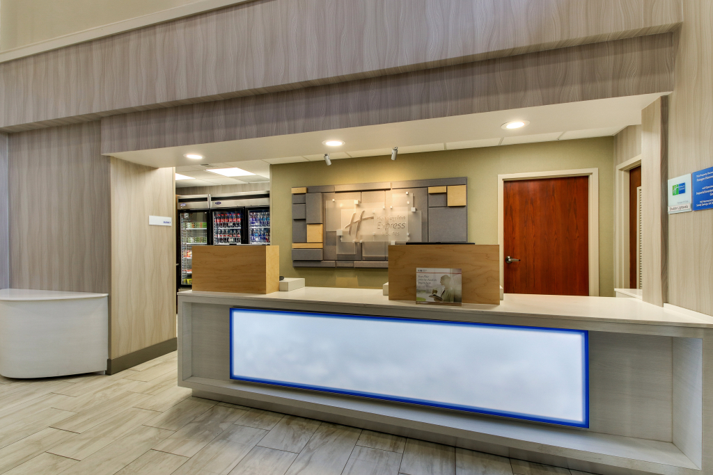 Holiday Inn Express & Suites Atlanta Perimeter Mall Hotel by IHG