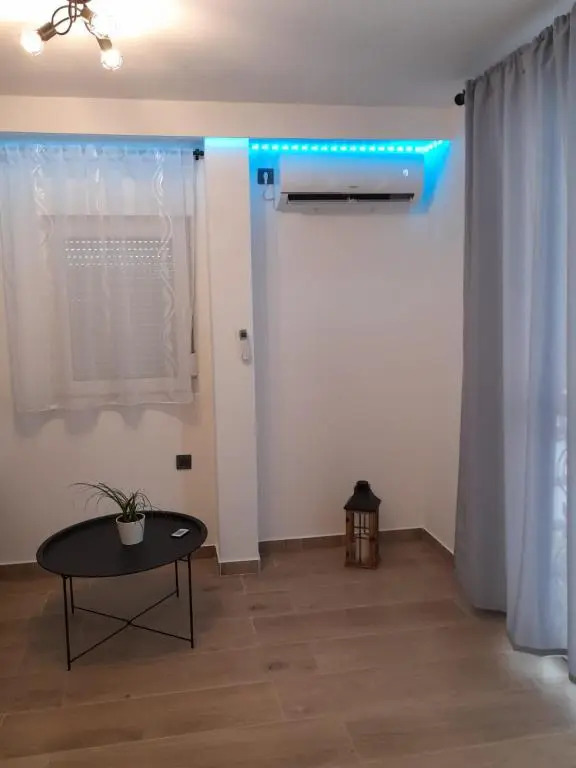 Apartman sa lođom 2+2