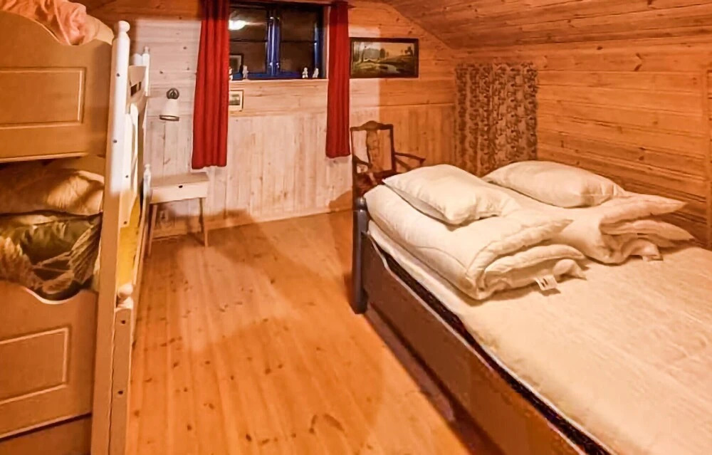3 Bedroom Stunning Home In Drangedal