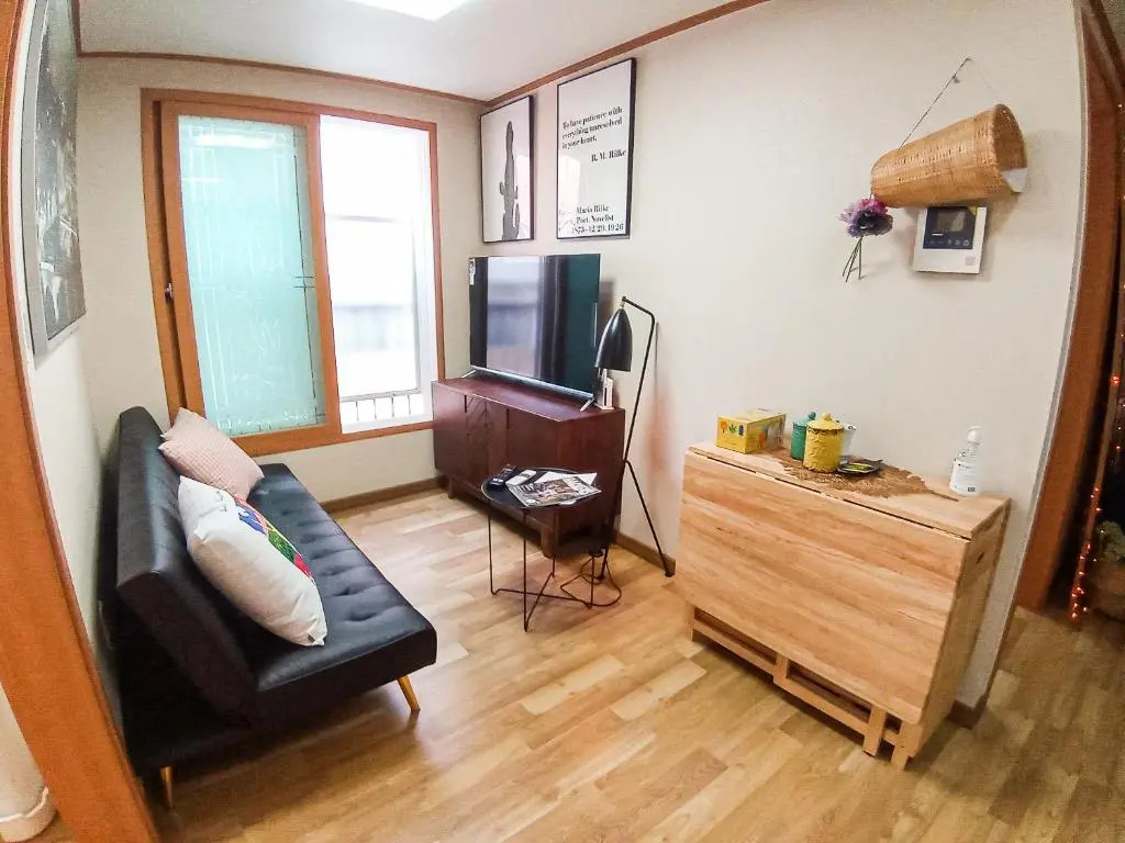 Coopie House 2 (two Rooms+King+Queen+Sofa bed)