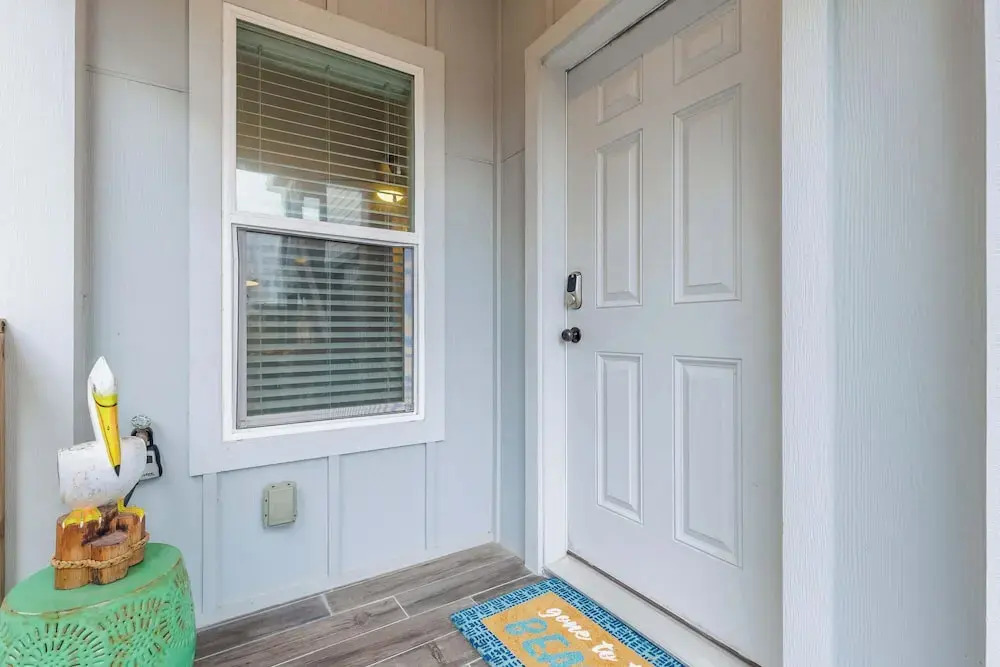Comfy 3bdr Right in Town Sleeps 10