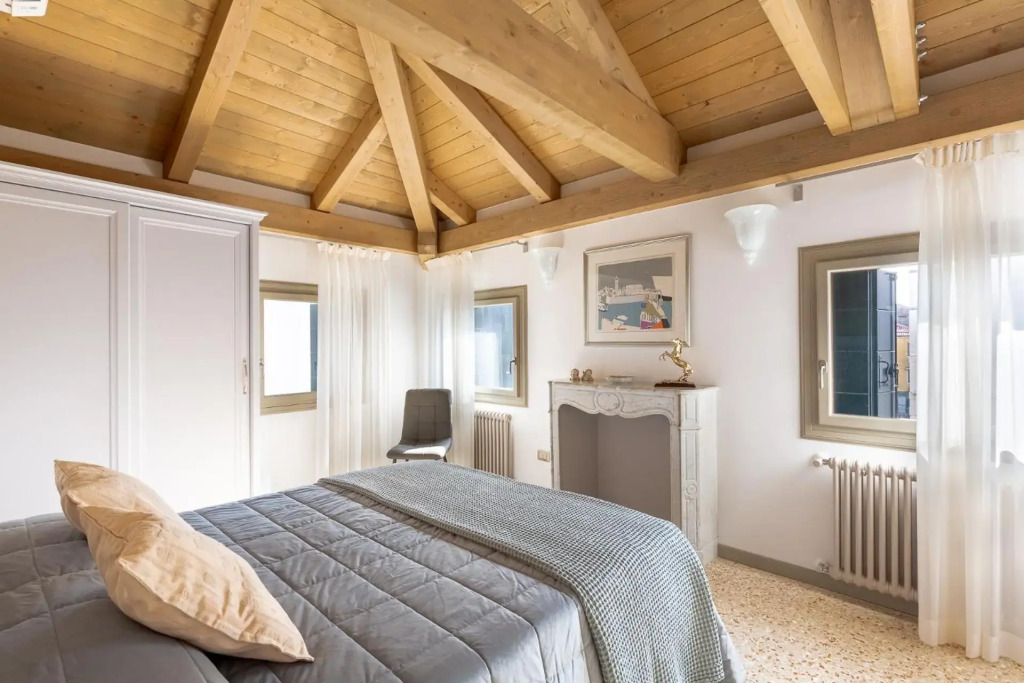 Ca' Cappello Venice Apartment 2 with Canal View