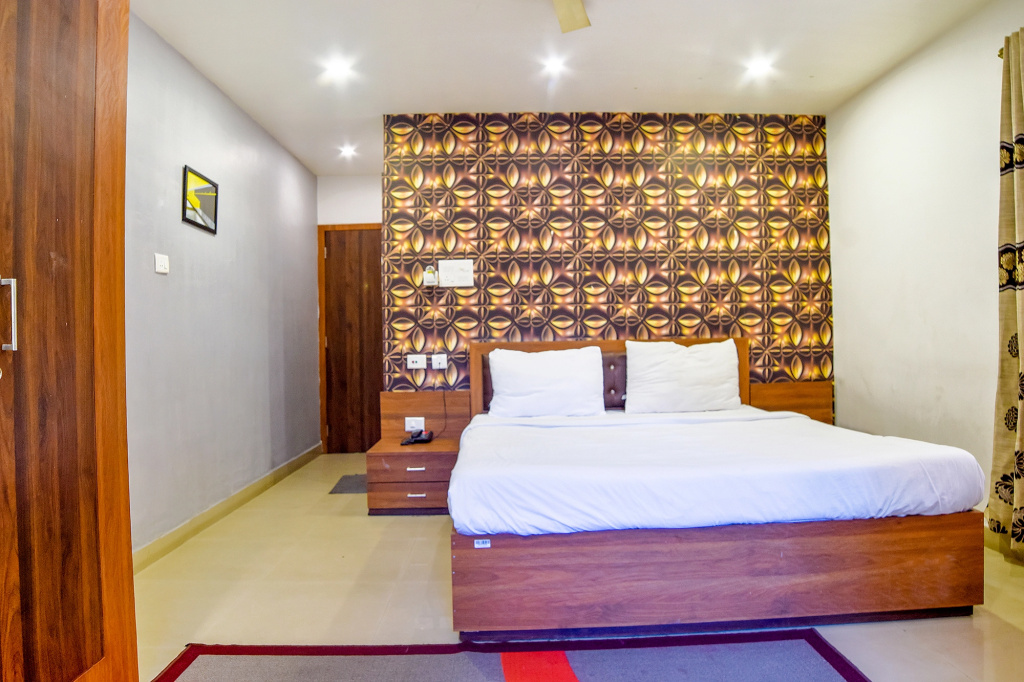 FabHotel IR Luxaria