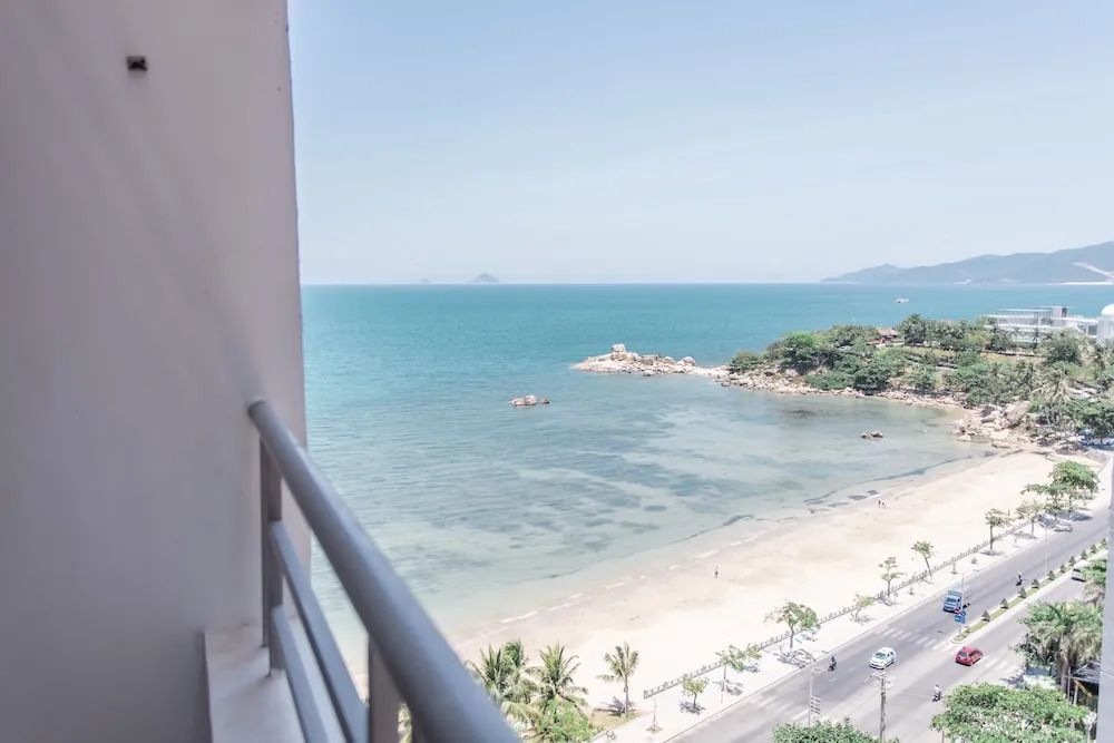 Beach Front Oceanous Apartment