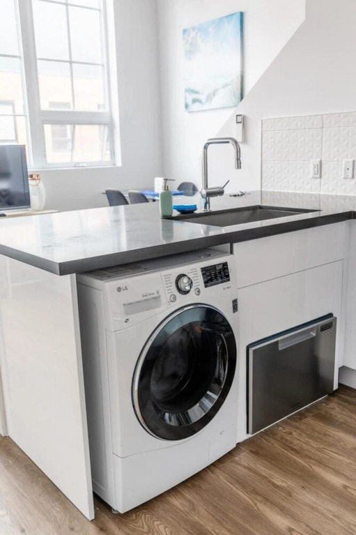 2BR 2 Storey Loft Free Parking Gym 5