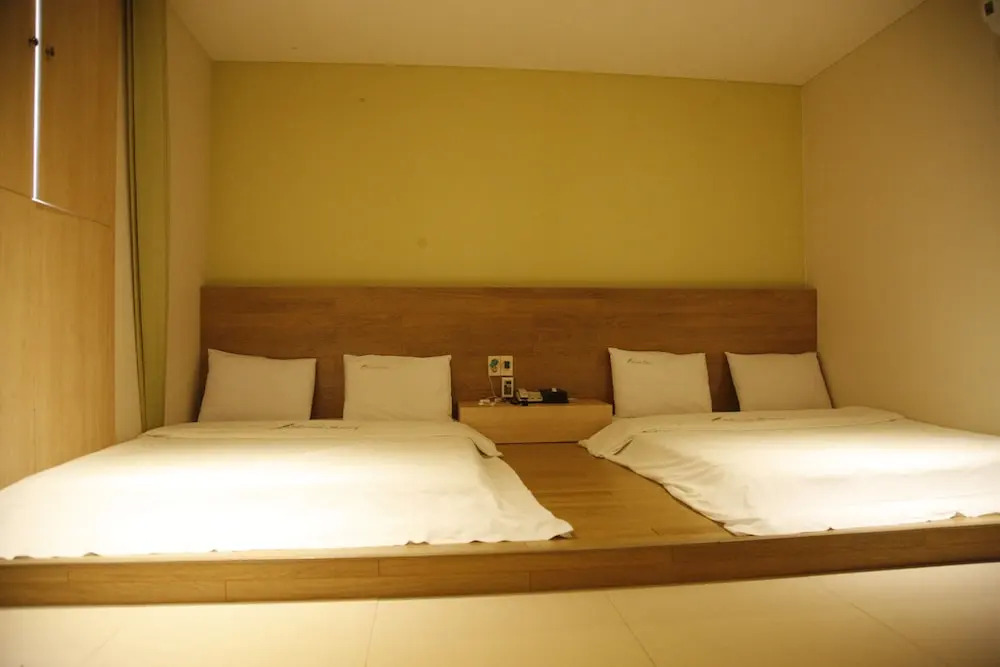 Hotel Story