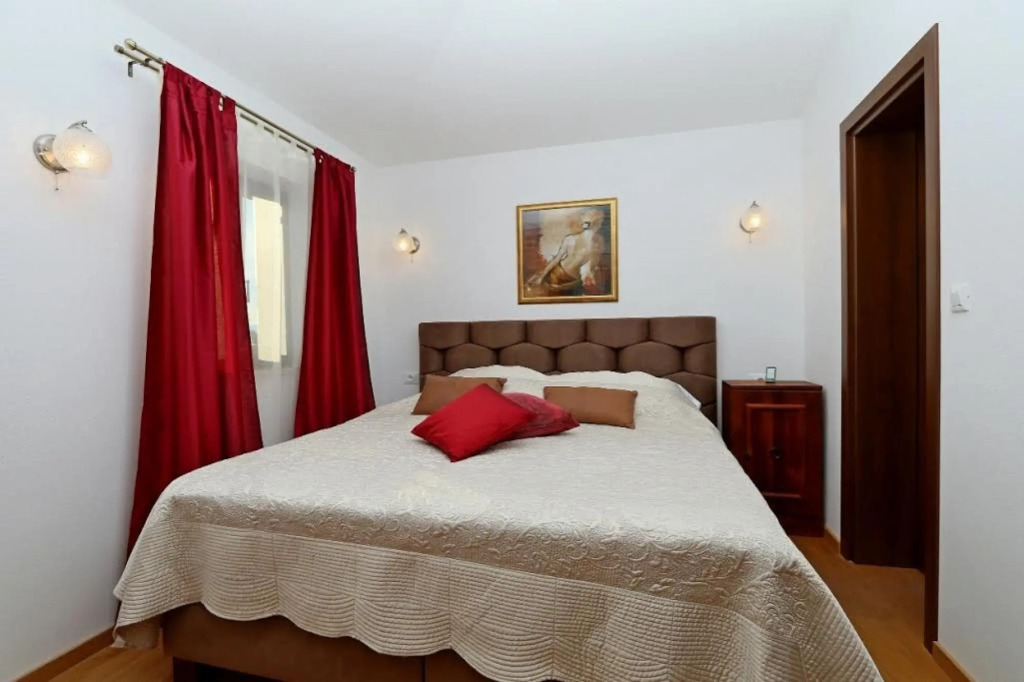 Lurda in Linardići with 4 bedrooms and 2 bathrooms