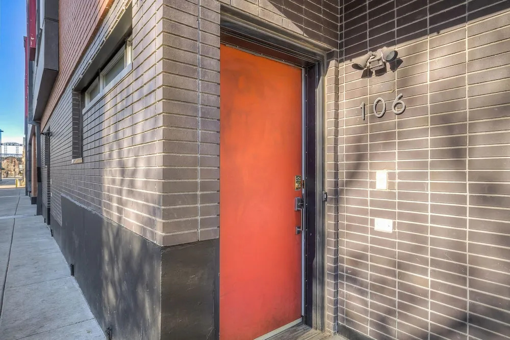 Luxe 3 Story Loft Rooftop Deck City Views!