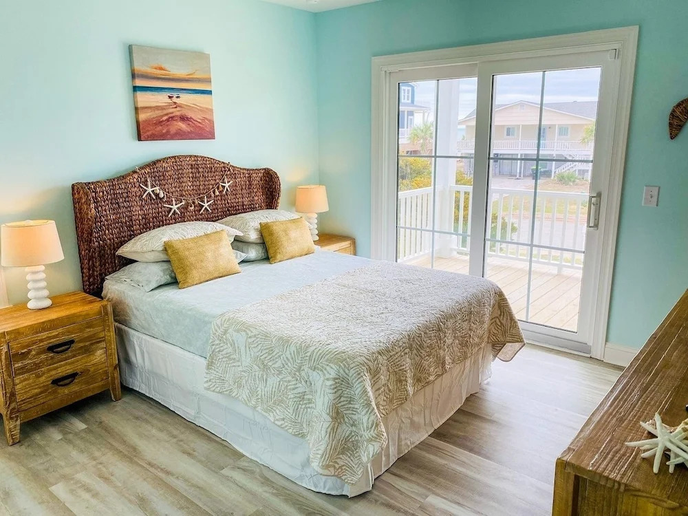 1030 Ocean 5 Bedroom Home by RedAwning