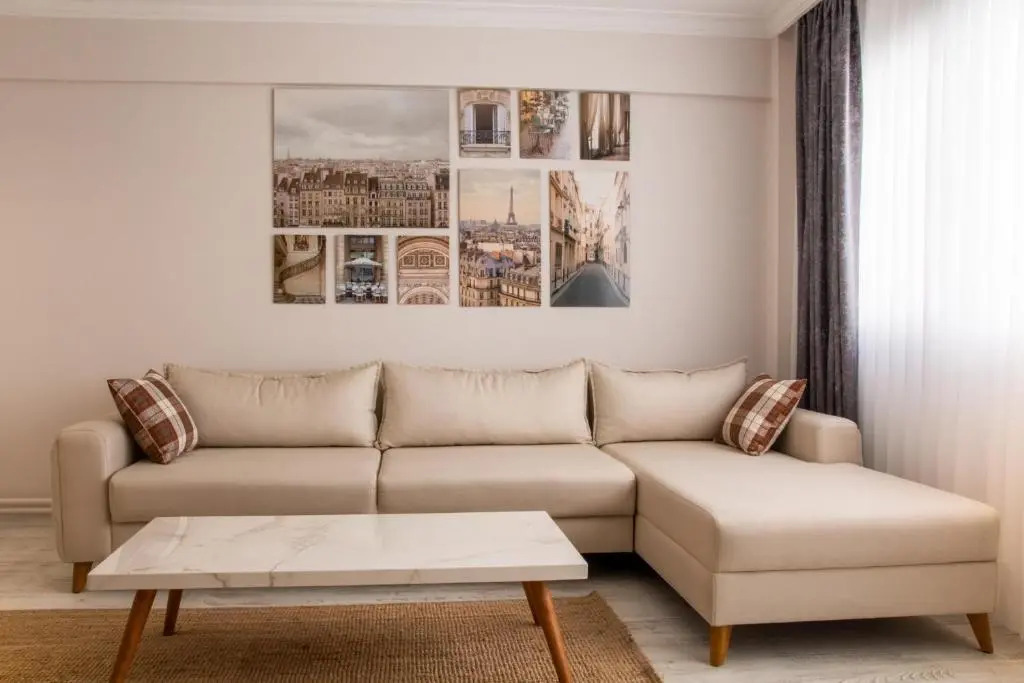 Gorgeous Flat With Balcony in Izmir Konak