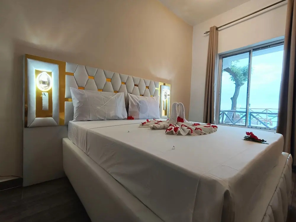 Zanzi beach hotel