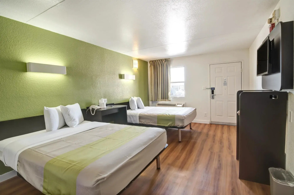 Motel 6-Dallas, TX - Forest Lane