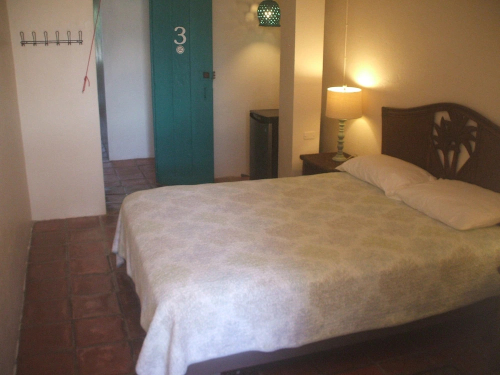 Trade Winds Restaurant & Guest House