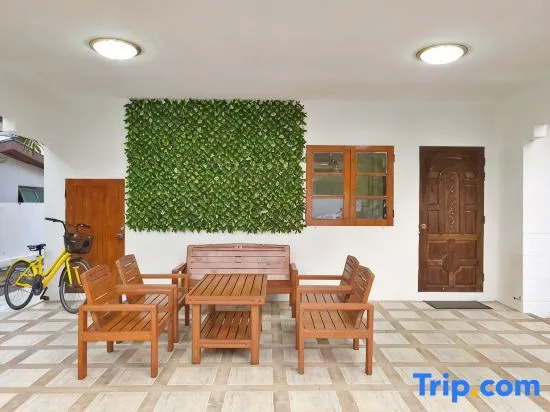 Poon House Nimman: Spacious Stay Near Attractions