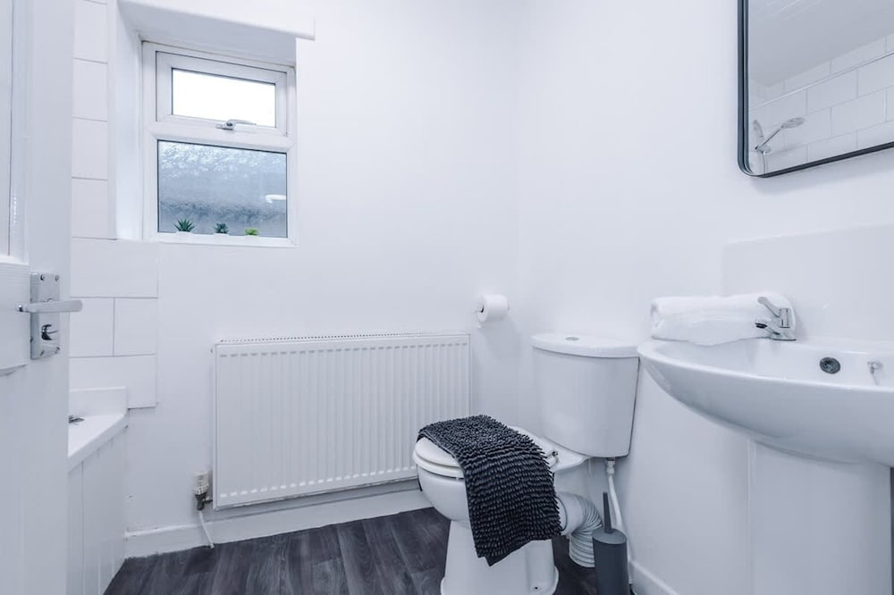 Spacious Home Ideal for Contractors Sleeps 7