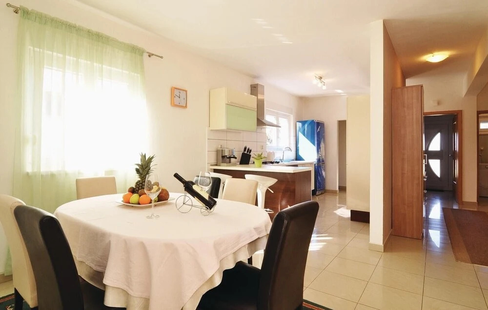 Awesome Home in Petrcane With Wifi and 3 Bedrooms