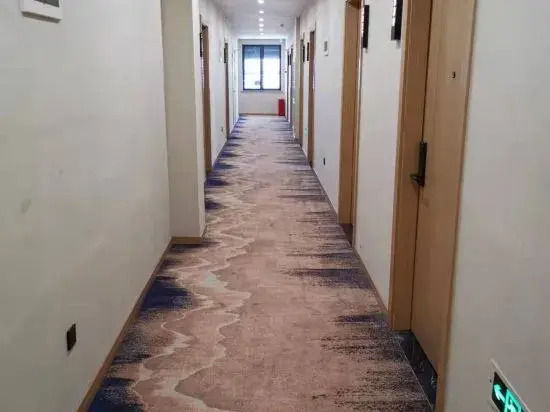 Yipple Hatt Hotel (Ningbo Luomeng Universal Park Yintai City Branch)