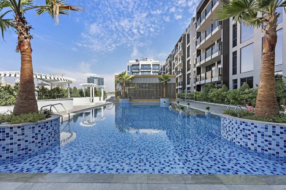 Silkhaus Large Modern Studio JVC With Gym Pool