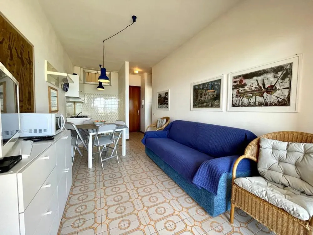 Bright Seaview Apartment