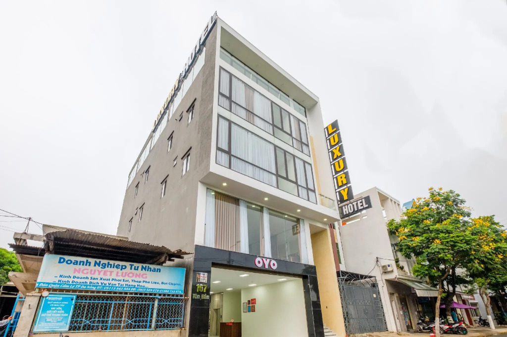 Luxury Hotel by OYO Rooms