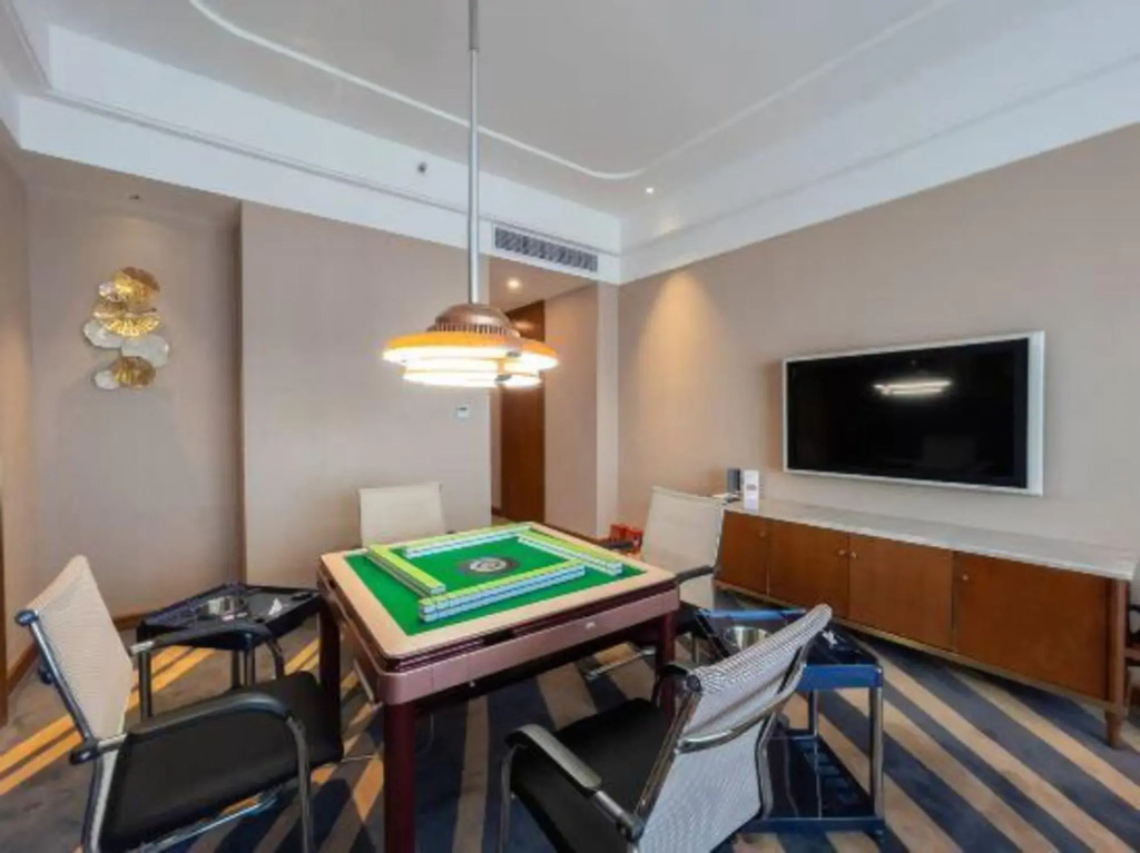 Foshan Park Lane Hotel (Qiandeng Lake)