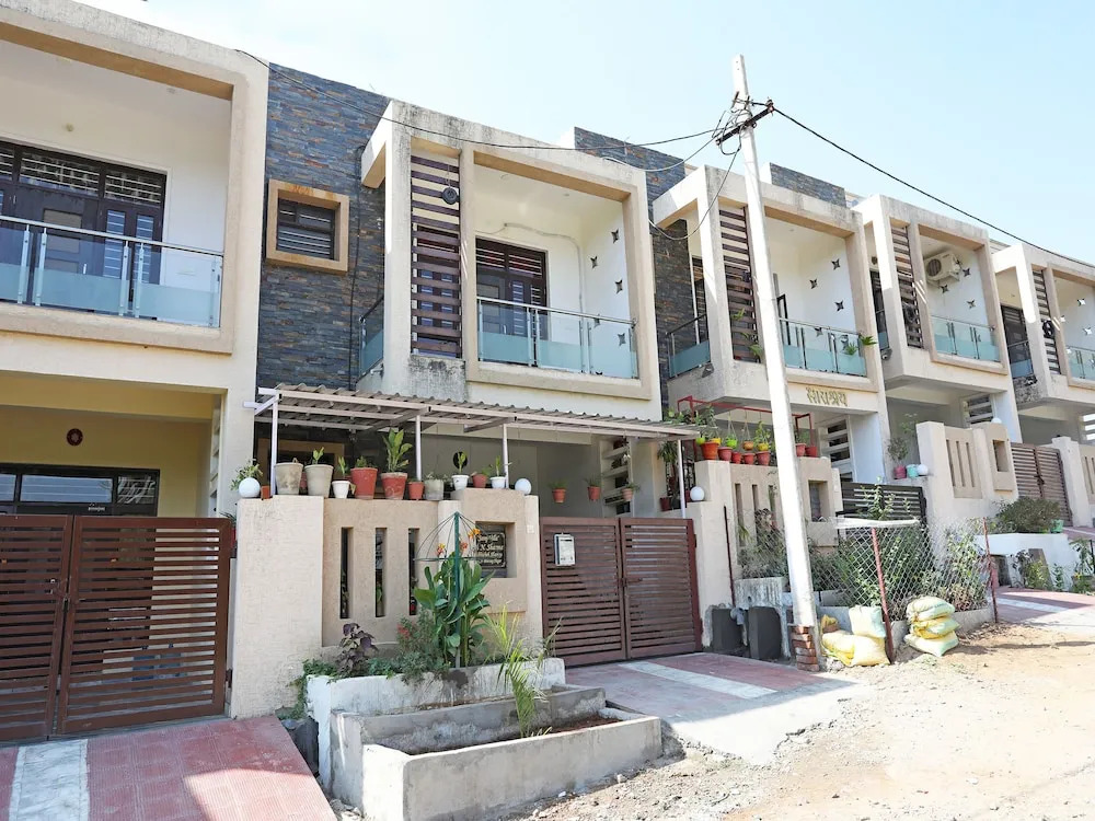 OYO 9777 Home Duplex Studio Airport Road