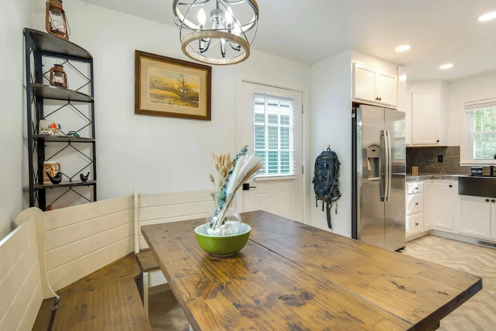 Walk to Osceola Lake! Family-friendly Home