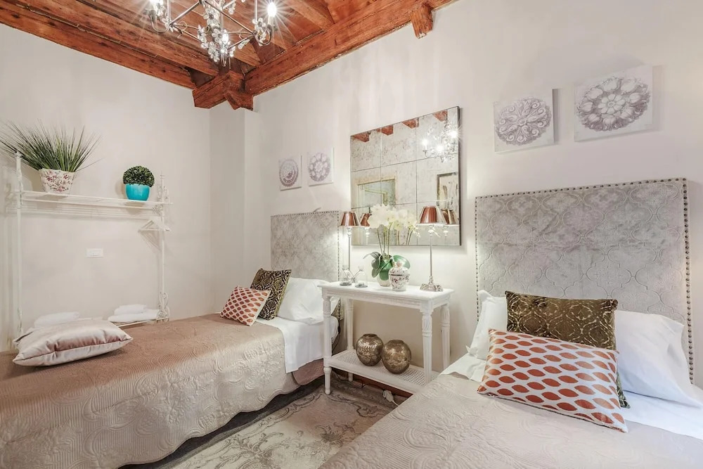 Casa Arias in Lucca With 2 Bedrooms and 1 Bathrooms
