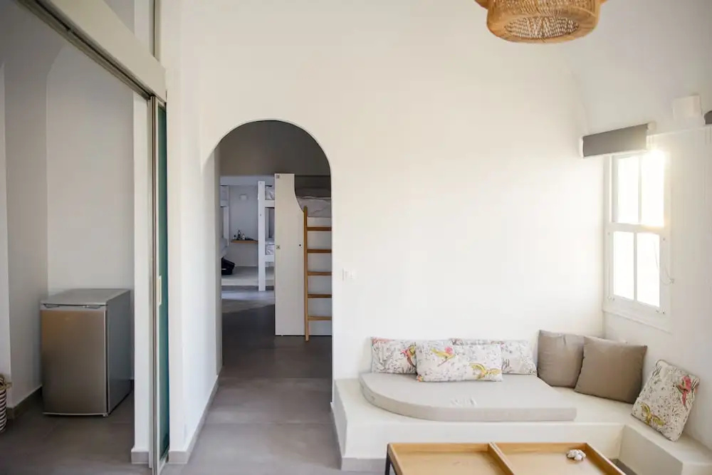Central Hostel Oia