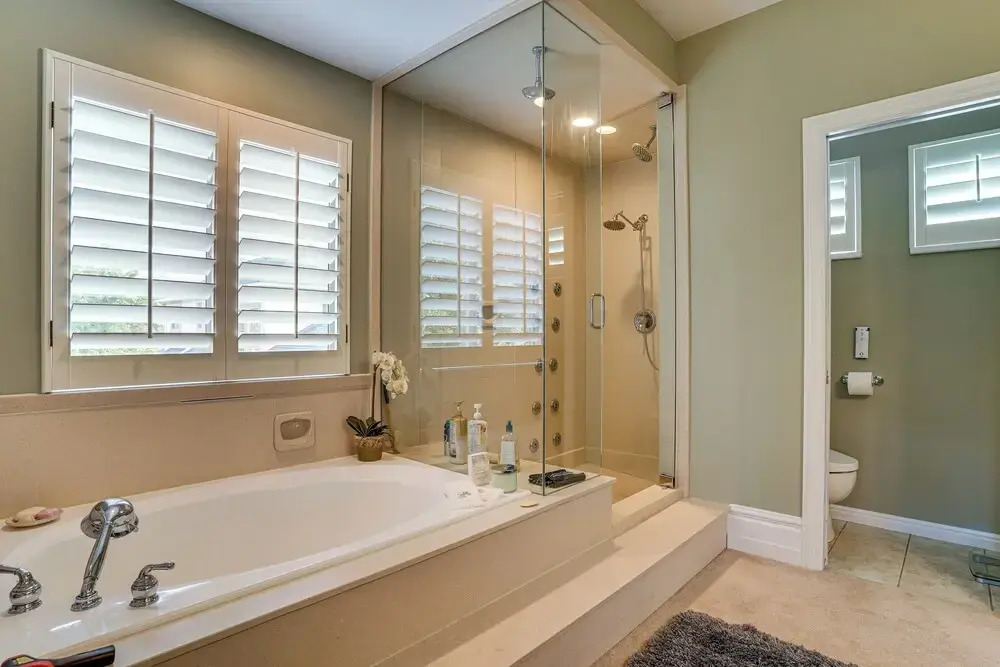 Elegant 6,300-sq-ft Family Home w/ Hot Tub in Orem