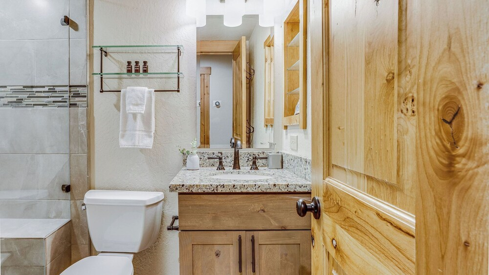 Arroyo by Avantstay Peaceful Mountain Townhouse w/ Large Private Balcony