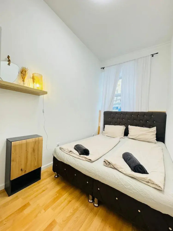 Urban 10BR Retreat Near Rathausplatz